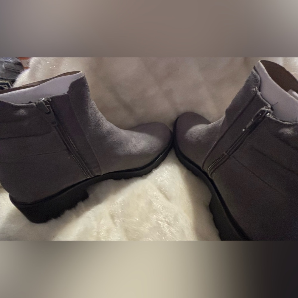 Grey White Mountain Boots~Size 8 1/2